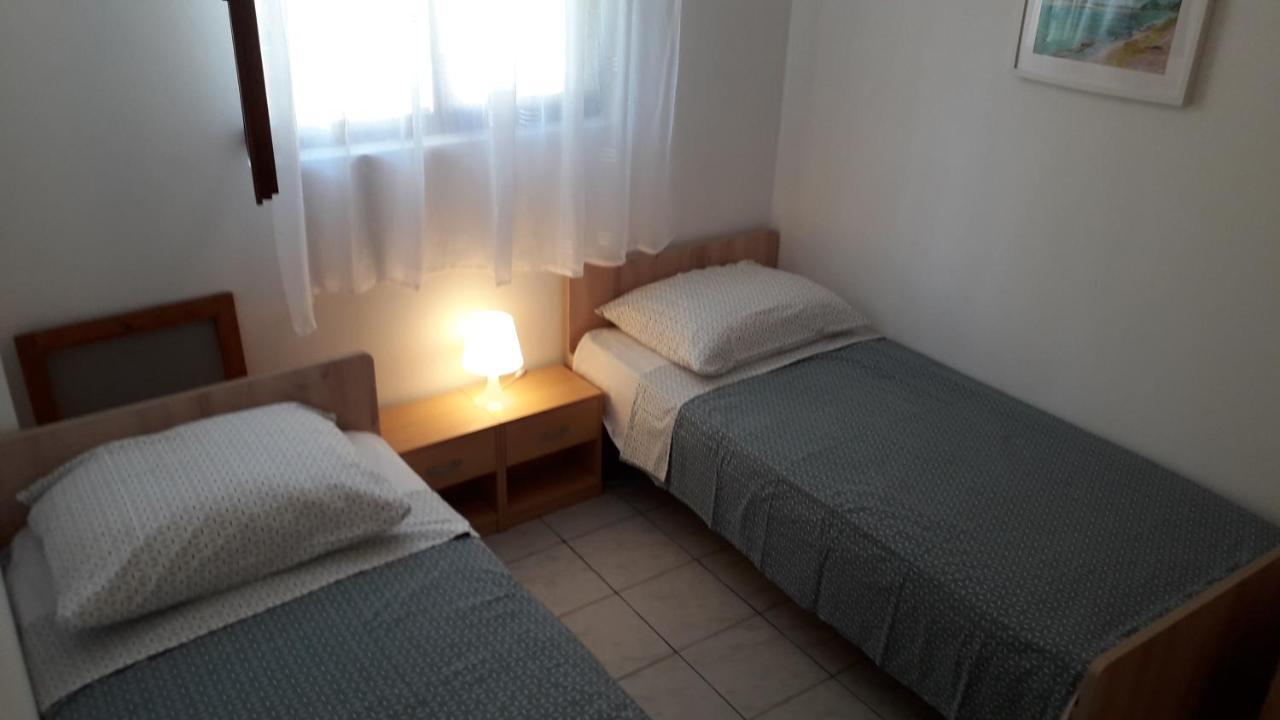 Apartmani Mia Ližnjan Eksteriør bilde