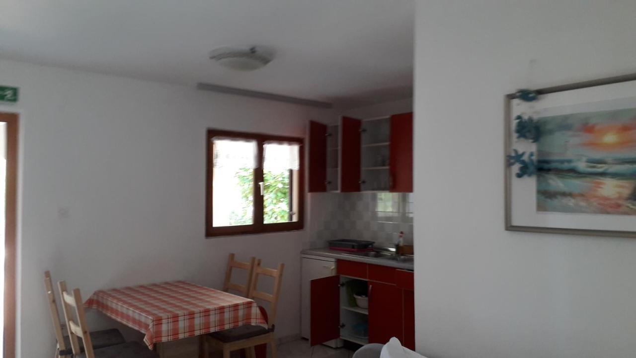Apartmani Mia Ližnjan Eksteriør bilde
