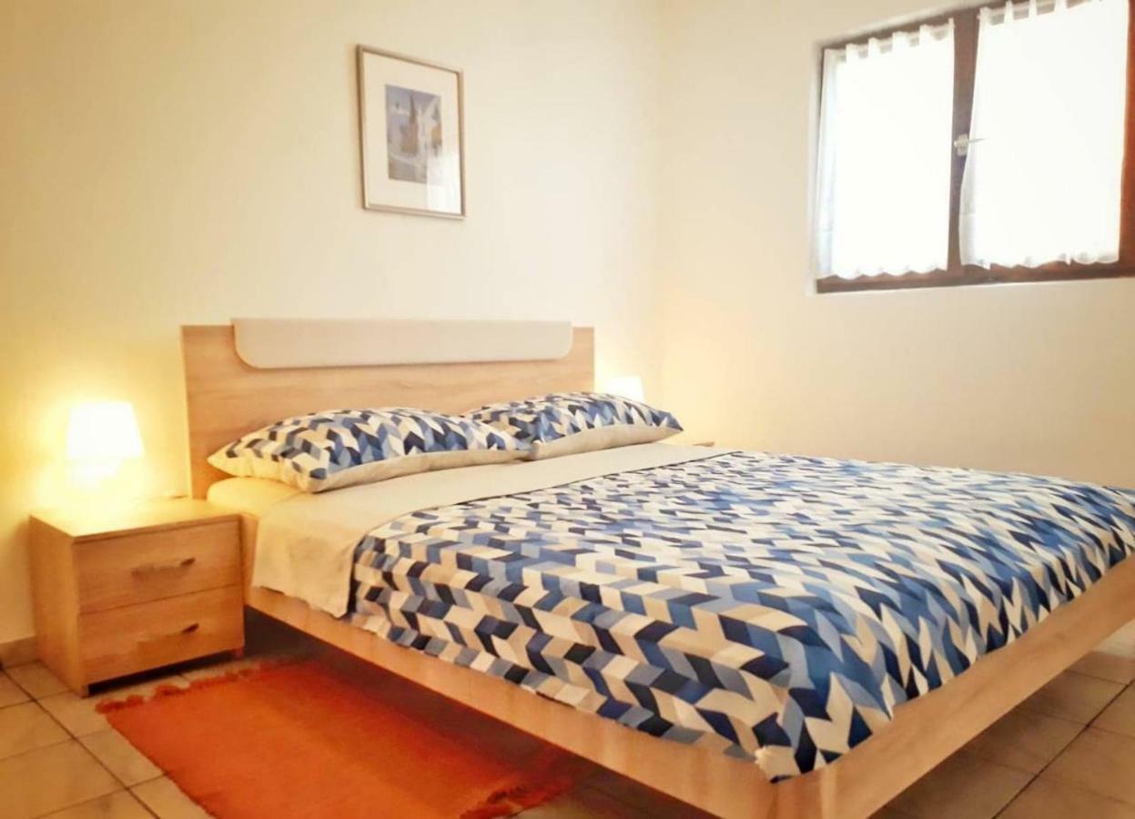 Apartmani Mia Ližnjan Eksteriør bilde