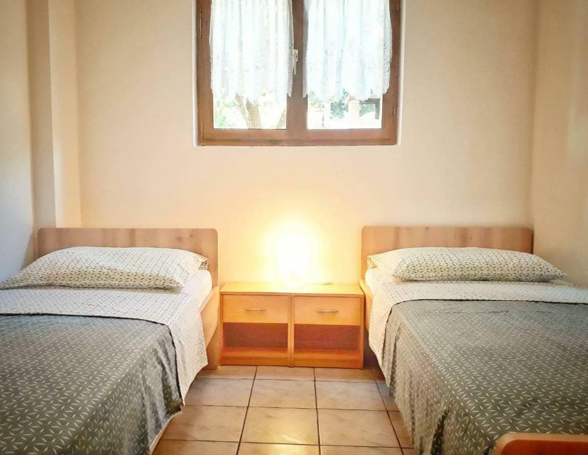 Apartmani Mia Ližnjan Eksteriør bilde