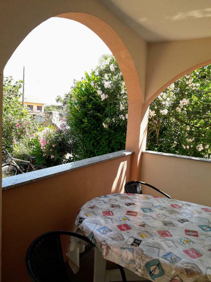 Apartmani Mia Ližnjan Eksteriør bilde