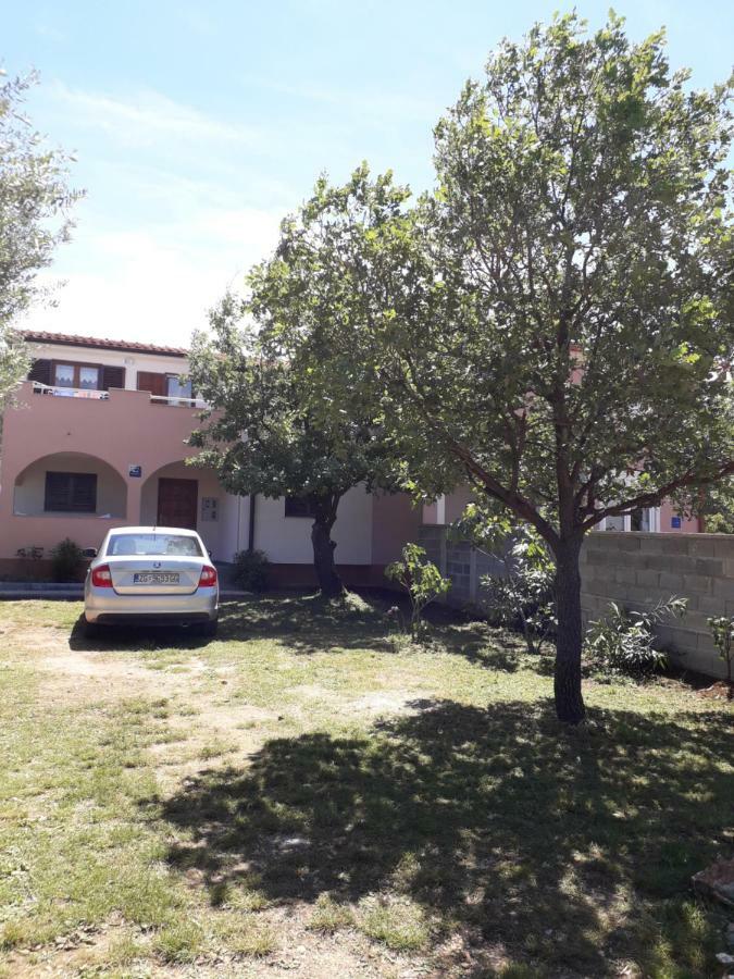 Apartmani Mia Ližnjan Eksteriør bilde